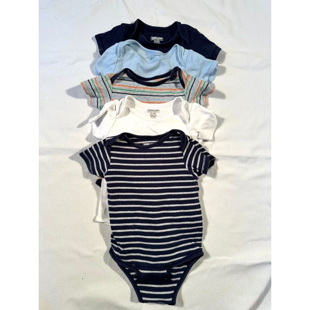 Set of 5 onesies by Kirkland Signature in 18-24M